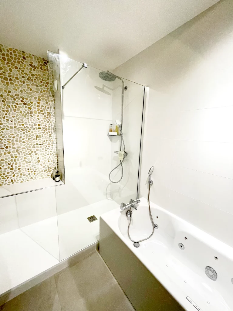 Baignoire balneotherapie douche italienne